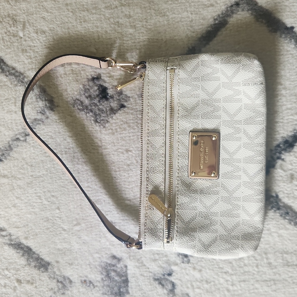 Small Michael kors wristlet